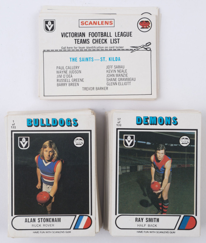 1976 SCANLENS: incomplete set [121/132, no Collingwood cards], plus 10 checklists, few creased, mostly G/VG. (131)