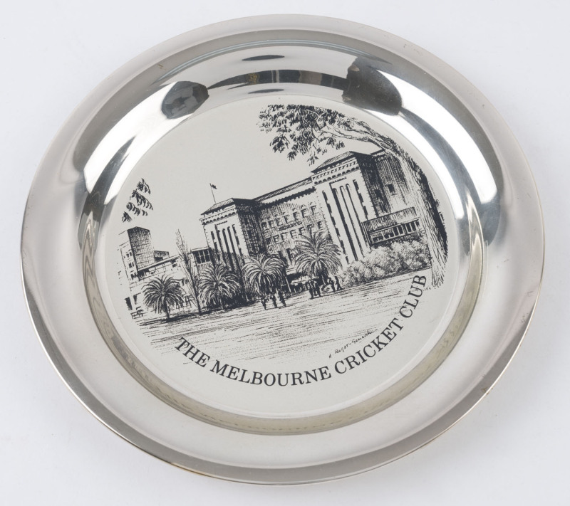 MELBOURNE CRICKET CLUB: 1979 sterling silver commemorative plate with artwork by Arno Roger-Genersh, only 699 released to MCC members only, diameter 20cm, weight 200gr.