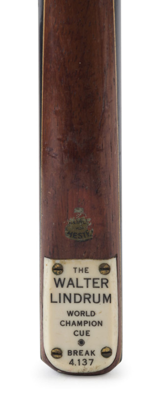 WALTER LINDRUM - CUE: "The Walter Lindrum World Champion Cue: Break 4137", with ash shaft and spliced ebony butt, engraved ivory brand plate; length 58" (148cm), weight 16.50 oz; soft vinyl cue case, c. early 1930s. Lindrum made his world record break of