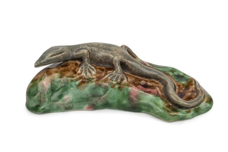 CASTLE HARRIS rare pottery lizard statue, incised "Castle Harris", 6cm high, 21cm long