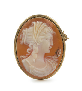 A cameo brooch set in 18ct yellow gold mount, 20th century, stamped "750", ​3cm high