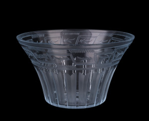 ORREFORS Swedish crystal bowl engraved by Gösta Elgström, circa 1928, signed "OF, G.E. 75-28", 10cm high, 18.5cm diameter