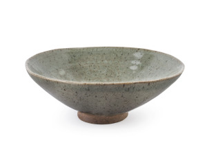 A Vietnamese celadon pottery bowl, 16th/17th century, 8cm high, 21cm diameter