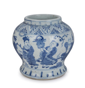 An antique Chinese blue and white porcelain vase, Ming Dynasty, 17th century, 13.5cm high, 13cm diameter