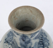 An antique Chinese blue and white porcelain vase with phoenix decoration, Qing Dynasty, 19th century, 27cm high - 3