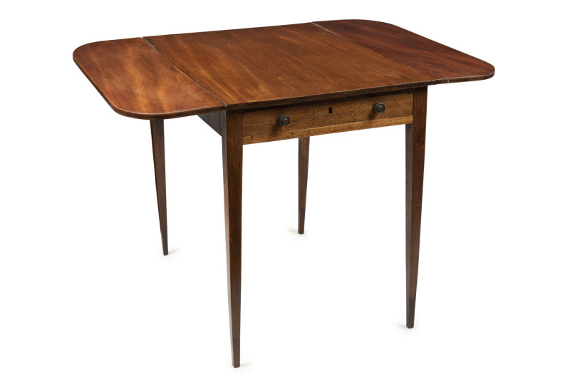 A Georgian mahogany drop-side Pembroke table with single drawer, early 19th century, 74cm high, 58cm wide (extends to 104cm), 80cm deep
