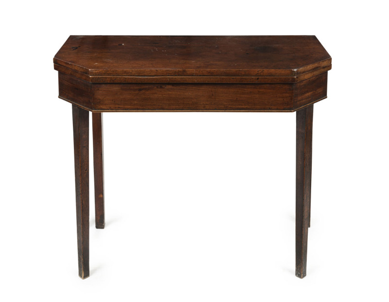 A fine Georgian mahogany gate-leg tea table, circa 1800, 76cm high, 91cm wide, 45cm deep