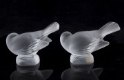 LALIQUE pair of French frosted glass bird statues, 9cm high, 11cm long - 2