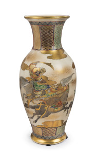 SATSUMA Japanese earthenware mantel vase with samurai battle scene, Meiji period, 19th/20th century, 40cm high