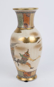 SATSUMA Japanese earthenware mantel vase with samurai battle scene, Meiji period, 19th/20th century, ​40cm high - 2