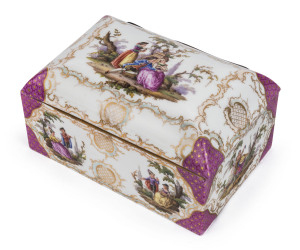 An antique German porcelain trinket box, 19th century, 10cm high, 18.5cm wide, 12.5cm deep