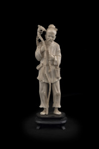 A Chinese carved ivory statue of an elderly man, early to mid 20th century, 21cm high overall