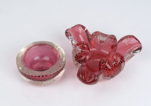ARCHIMEDE SEGUSO: Two Bullicante Murano glass bowls, circa 1955, one with original foil label "Made In Murano Italy", 17cm and 11.5cm wide