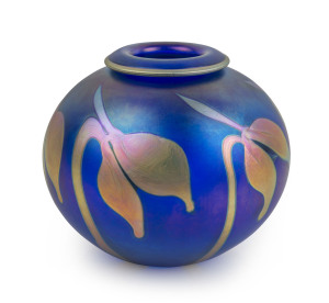 CHARLES LOTTON American iridescent art glass vase, engraved "Charles Lotton, 1992", 16cm high, 17cm wide