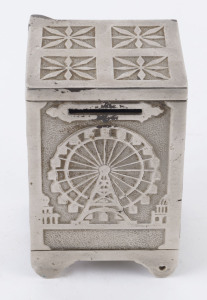 "WHITE CITY TIME LOCK PUZZLE SAFE" No. 326 American nickel plated money bank decorated with Ferris wheel and exhibition buildings, the base marked "N100L, 800, PAT OCT 27, VFPS, CHICAGO", early 20th century, 10.5cm high, 7cm wide, 6.5cm deep,