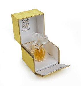 LALIQUE French glass perfume bottle in original box for NINA RICCI "L'Air du Temps", bottle 8.5cm high