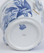 Petrus Regout & Co. Maastricht Dutch blue and white porcelain jardini&egrave;re with gilded highlights, 19th century, stamped "Petrus Regout & Co Maastricht, Struis", ​19cm high, 24cm wide - 2
