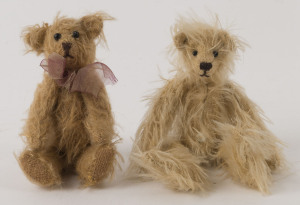 Two miniature teddy bears by Sue Hartson, mid 20th century, ​10cm and 13cm high