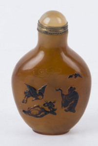 An antique Chinese agate snuff bottle, Qing Dynasty, late 19th century, 7cm high