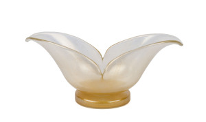 ERCOLE BAROVIER Evanscenti Murano glass bowl with aventurine inclusions, made for BAROVIER & TOSO, circa 1950, 13cm high, 30cm wide