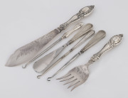 Antique silver handled fish servers, shoe horn and three boot hooks, 19th and early 20th century, (6 items), the largest 40cm long