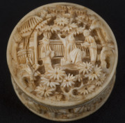 An antique Chinese carved ivory pill box with screw lid, Qing Dynasty. 3cm high, 4cm diameter. - 2