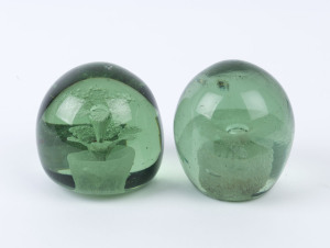 Two antique English glass dumps, 19th century, ​10cm and 9.5cm high