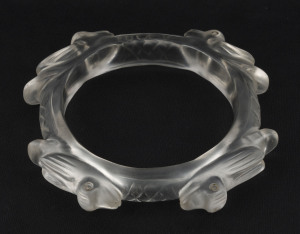 A carved rock crystal bangle adorned with four ducks, 19th/20th century, ​9cm wide, internal 6cm wide