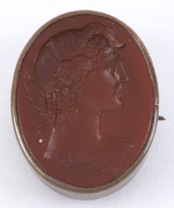 An antique Italian brooch with intaglio cut cornelian insert, 19th century, 2.2cm high