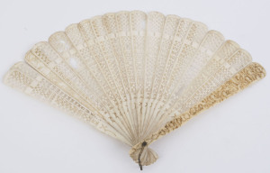 An antique Chinese carved ivory fan,19th century, 19cm high