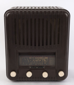 HEALING "GOLDEN VOICE" brown bakelite radio with cream knobs, ​37cm high