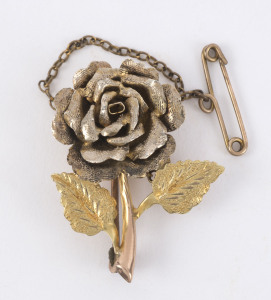 A 9ct gold brooch in the form of a rose, early to mid 20th century, stamped "9ct", ​3.2cm wide, 3.3 grams