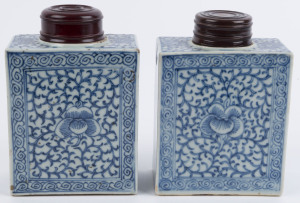 A pair of Chinese blue and white porcelain tea caddies with carved wooden lids, Qing Dynasty, 19th century, 15cm high