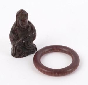 A Chinese carved horn bangle and seated Guanyin statue, Qing Dynasty, 19th century, the statue 10cm high