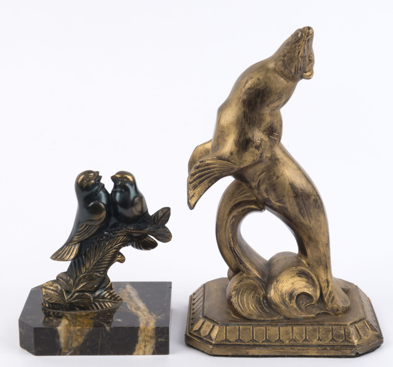 A French Art Deco "Lovebird" statue together with a gold finished seal statue, 20th century (2 items), 12cm and 21cm high