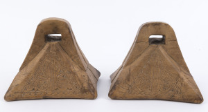 A pair of antique Spanish carved wooden stirrups, 17cm high, 20cm wide, 14cm deep