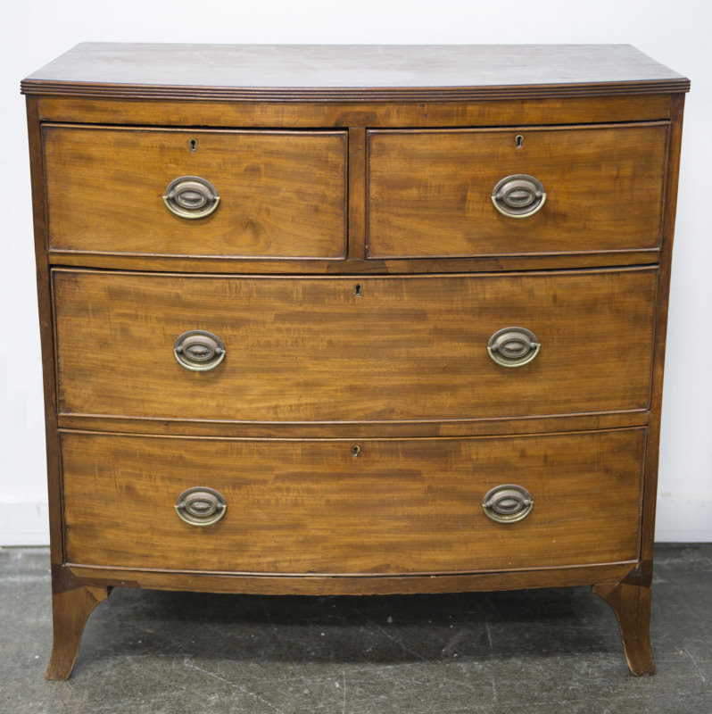 A Georgian bowfront mahogany chest of four drawers with reeded edge and columns, early 19th century, 105cm high, 112cm wide, 59cm deep