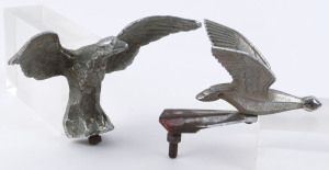 Two vintage car mascot hood ornaments of bird form, cast metal and chrome, 20th century, ​the larger 14cm high