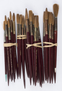 ARTIST PAINT BRUSHES (NEW OLD STOCK): Balfson (West Germany) stock of ''Pure Red Sable" round brush head types, comprising Size 12 (13), Size 14 (6), Size 16 (14) & size 18 (9); all with copper ferrules and wooden handles; bristle length between 3.2cm (si