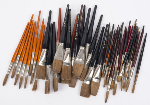 ARTIST PAINT BRUSHES (NEW OLD STOCK): Balfson (West Germany) stock of ''Siberian Ox Hair" (sabeline) brushes, with large FLAT bristle heads types mostly 1¼ or 1½ sizes (16), bristle lengths up to 4½cm, brush lengths to 26.5cm; also range of mostly ROUND b