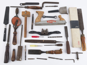 Cabinet makers hand tools, early 20th century, A group lot of various chisels, "HEMMI, Bamboo slide rule" in box, marking gauge, hand operated drill with bits. ​(Qty) The boxed slide rule 34cm long.