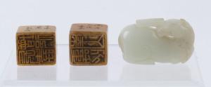 Two Chinese stone seals together with a carved jade animal ornament, 19th/20th century, the largest 5.5cm long