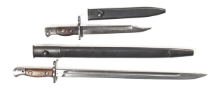 LOT X 2 BRITISH BAYONETS: 1907 PATT: g. 16.75" blade with ROYAL CYPHER, GR 1907 CHAPMAN & issue date of 1917; g. grips with a polished finish to hilt; complete with sheet steel mounted leather scabbard. NO.5 MKI JUNGLE CARBINE BAYONET: 7.9" blade with are