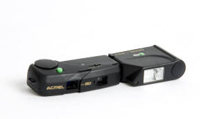 ASANUMA (Japan): Acmel MD, cira 1986 sub-miniature camera for 8.5x11mm exposures on Minox cassettes (one present); with detachable MDX electronic flash, chain, carry bag and batteries in maker's presentation box.