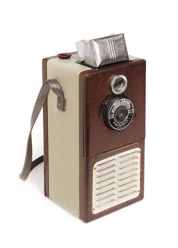 AUTOMATIC RADIO MFG. CO. (U.S.A.): Tom Thumb Camera Radio, c1948, portable radio and reflex camera in a wooden body with grey and red exterior.