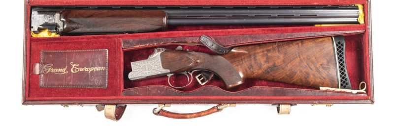 WINCHESTER GRAND EUROPEAN U/O SHOTGUN: 12G; 30" barrels 2¾" chambers, tight on the face, choked FULL & MOD; vg bores; ventilated rib; heavily engraved action with foliate designs & having a matte finish; full blue finish to barrels; select chequered walnu