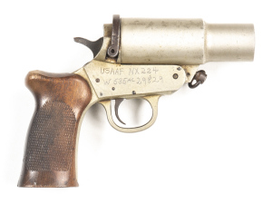 U.S. HARRINGTON & RICHARDSON WWII FLARE PISTOL: 1” Bore; 4¼” barrel; rhs of frame crudely marked U.S.A.A.F. NX224; g. profiles & clear markings; silver grey finish to alloy barrel & frame; plain chequered wooden grips with a fine aged crack to the back a