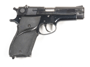 SMITH & WESSON MODEL 39-2 S/A PISTOL: 9mm; 8 shot mag; 102mm (4") barrel; g. bore; standard sights, slide address & markings; S&W Trademark to rhs of alloy frame; g. profiles, clear address & markings; steel slide with a grey matt finish to the top, blue 