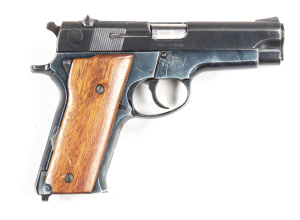 SMITH & WESSON MODEL 59 S/A PISTOL: 9MM; 14 shot mag; 102mm (4") barrel; g. bore; standard sights; S&W address to lhs of slide; Trademark to rhs of alloy frame; g. profiles & clear markings; grey matt finish to top of slide; g. blue finish to both side of