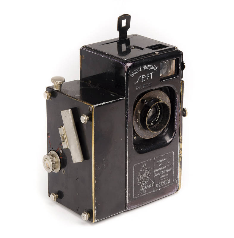 DEBRIE (France): Sept, c1923-27 spring-motor-drive camera [#01527], for still, rapid sequence or cine on a 5cm cartridge of 35mm film. With E. Krauss Tessar f3.5 50mm lens.